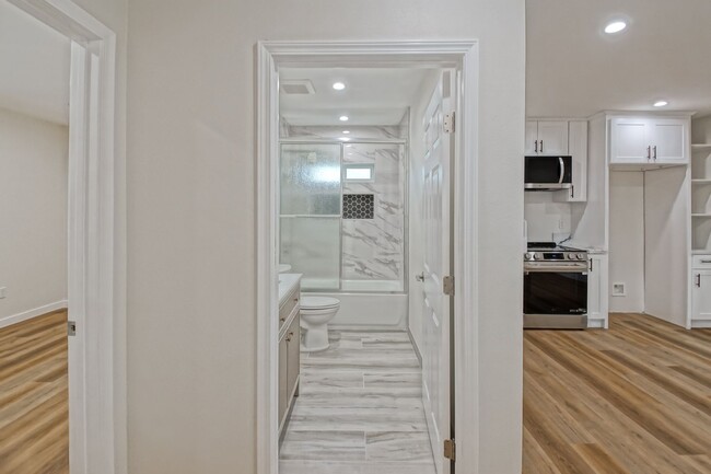 Building Photo - NEWLY BUILT, LUXURIOUS & BRIGHT, 1BR1BA AD...