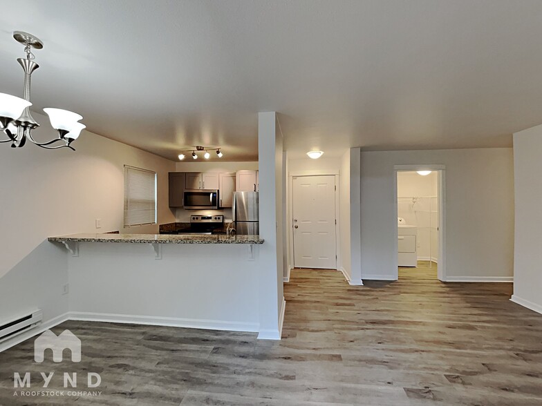 Building Photo - 9805 Avondale Rd NE