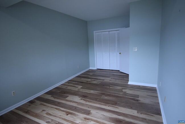 Building Photo - B3 Marina Point