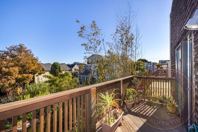 Building Photo - Noe Valley - 2 BR, 1 BA Condo 1,067 Sq. Ft. - 3D Virtual Tour, Parking