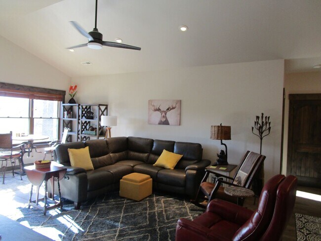 Building Photo - Delightful Monterra 2 Bed 2 Bath Condo wit...