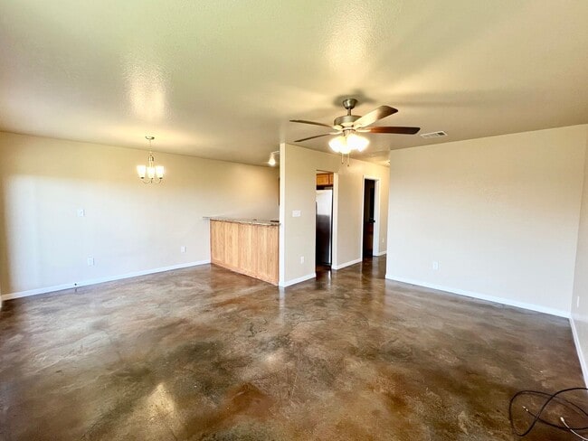 Building Photo - ~3 bedroom, 2.5 bath with balcony and priv...