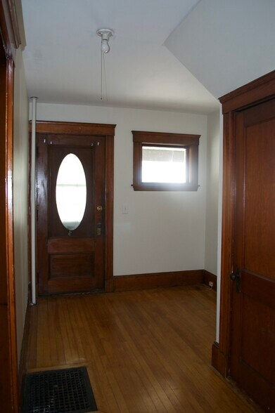 Foyer - 220 Hancock St