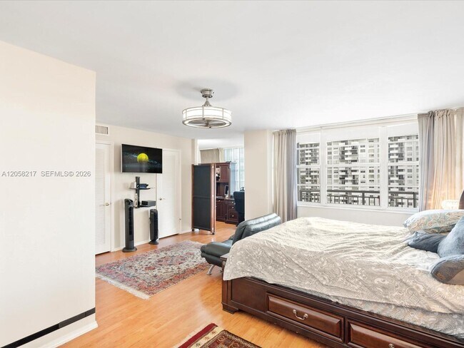 Building Photo - 18071 Biscayne Blvd