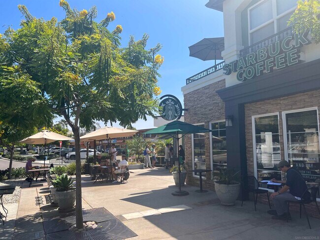 Building Photo - 5490 La Jolla Blvd