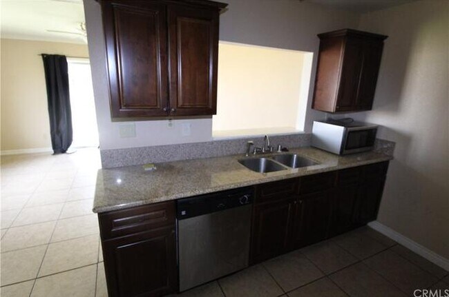 Building Photo - 6565 Mojave Ave