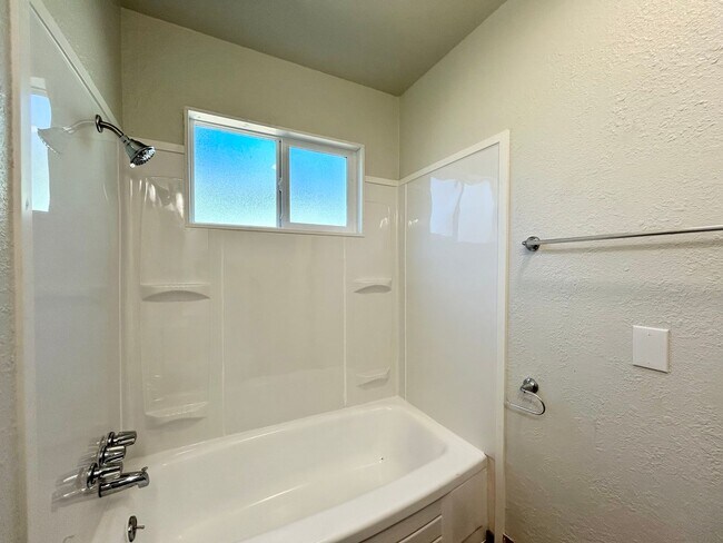 Building Photo - 210 SW 142nd Ave