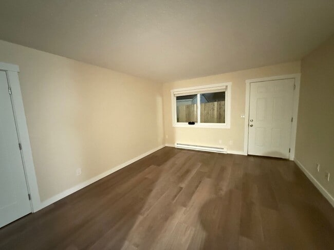 Building Photo - 1860 Myrtle St