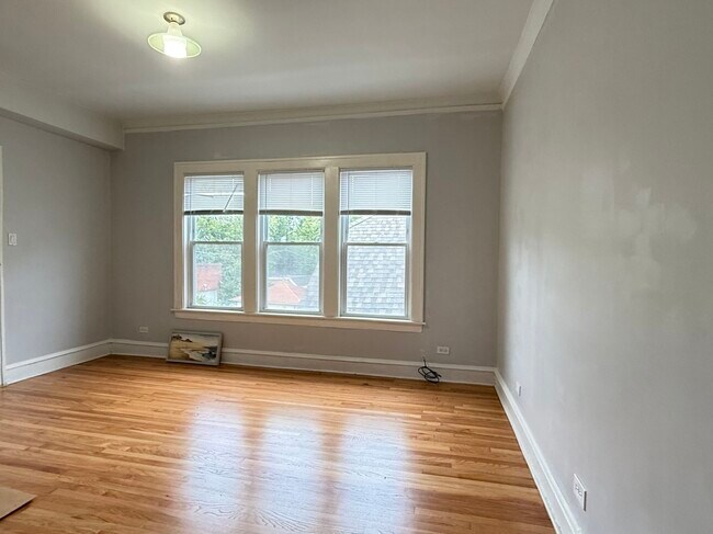 Building Photo - 4608 N Kenton Ave
