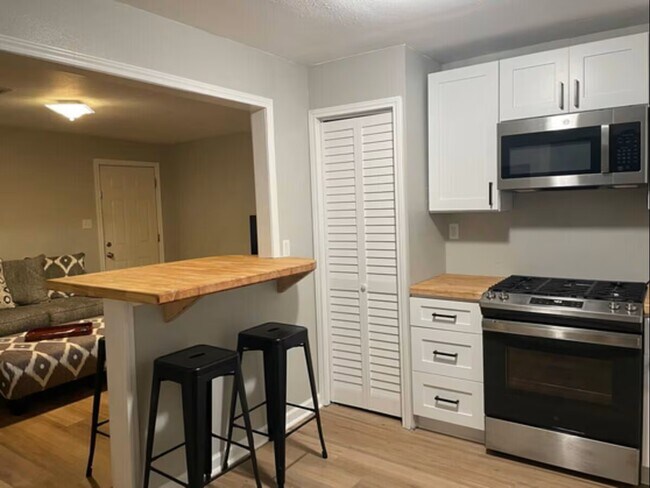 Building Photo - 421 Perkins Ave