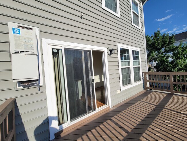Building Photo - 4969 Almandine Ave
