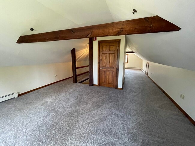 Building Photo - 454 Main St