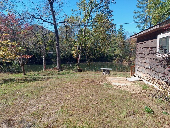 Building Photo - Beautiful One Bedroom Cabin on your own Pr...