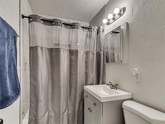 Building Photo - 1229 Meta Ave