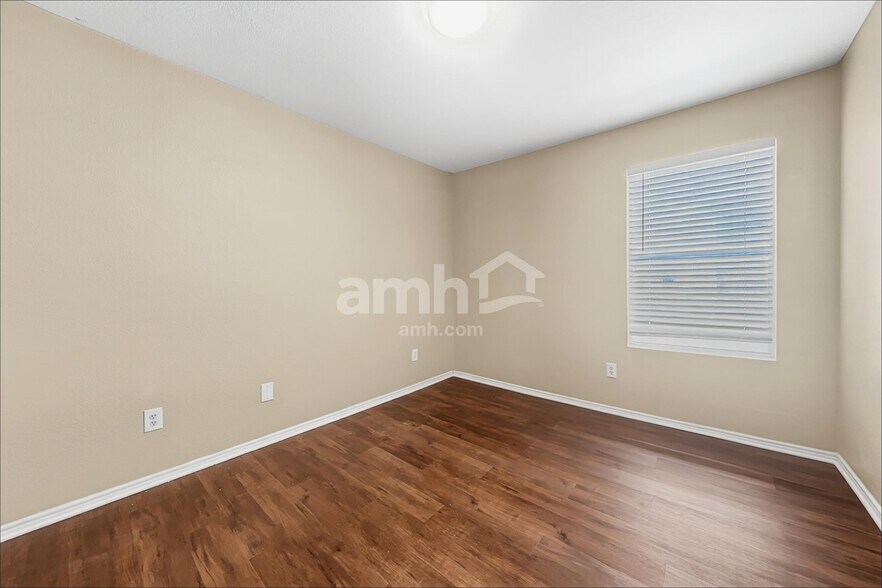 Building Photo - 1120 Boxwood Dr