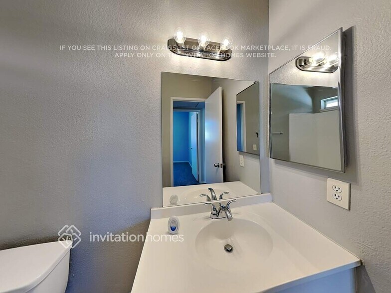 Building Photo - 14327 Green Vista Dr