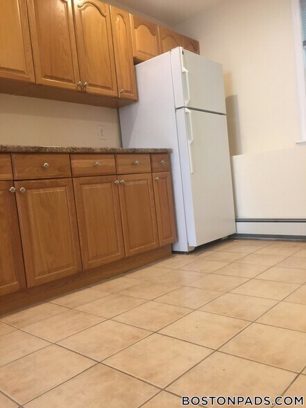 Building Photo - 20 Magoun St