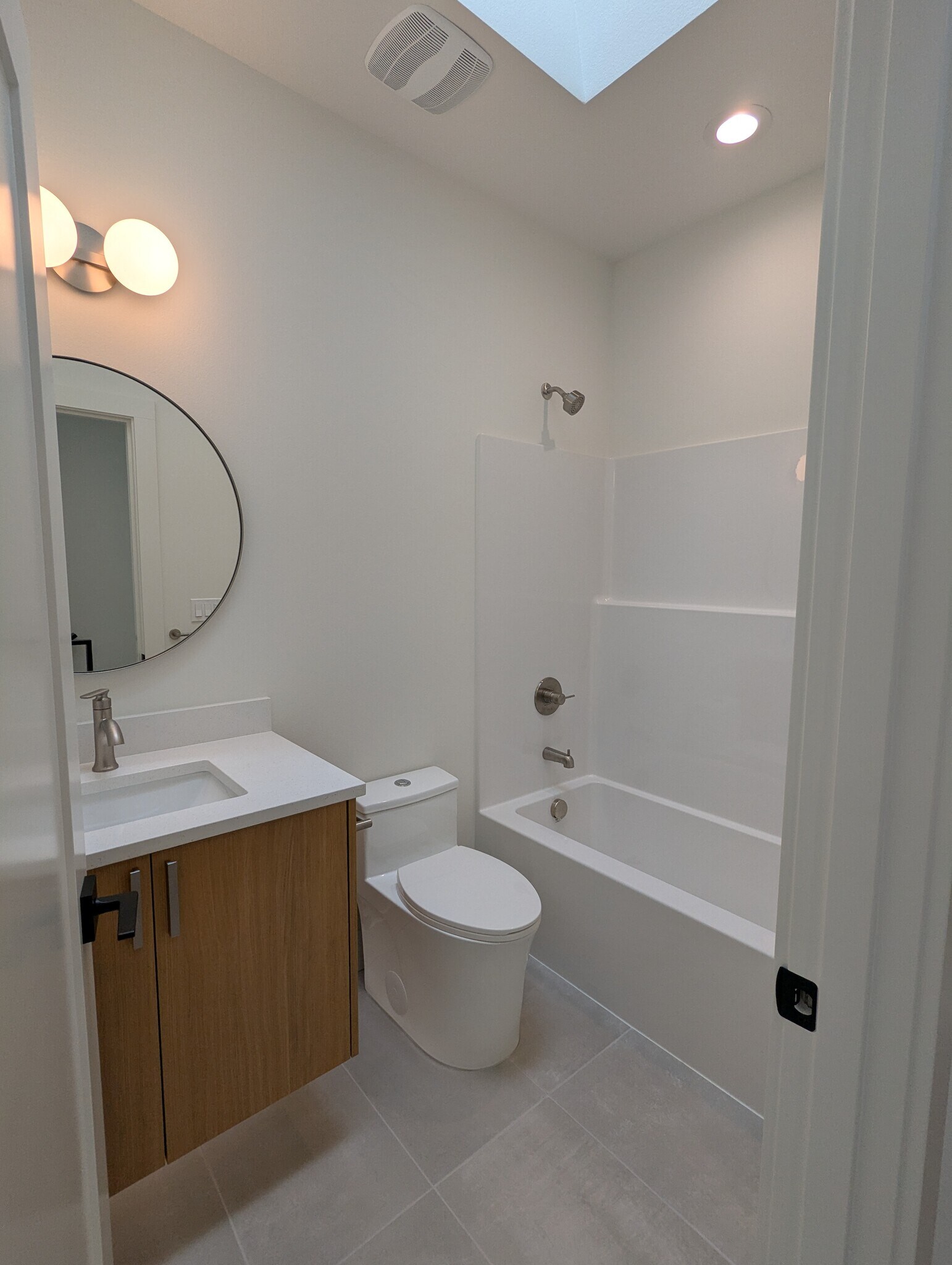 Building Photo - 5041 SE King Rd