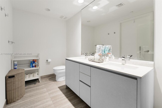 Building Photo - 1010 Brickell Ave