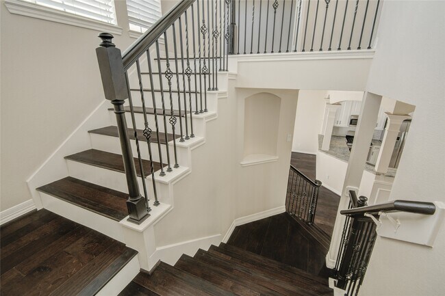 Building Photo - 5417 Lillian St