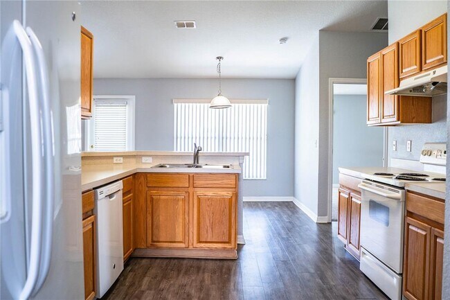 Building Photo - 233 Towhee Rd