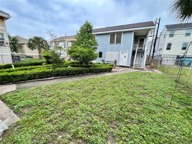 Building Photo - 916 Avenue H