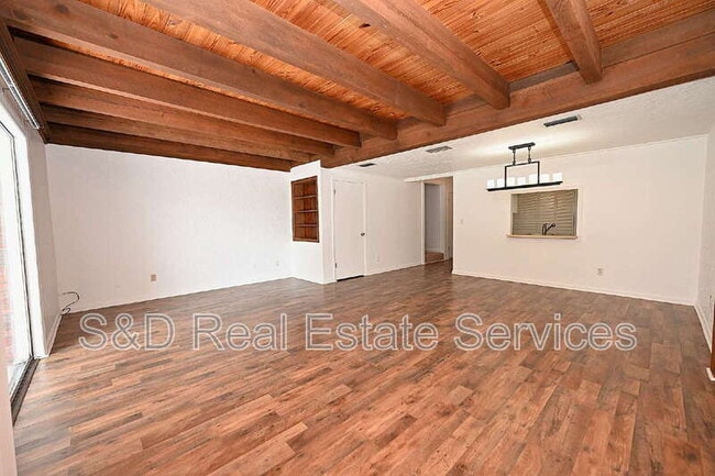 Building Photo - 2249 9th St SE