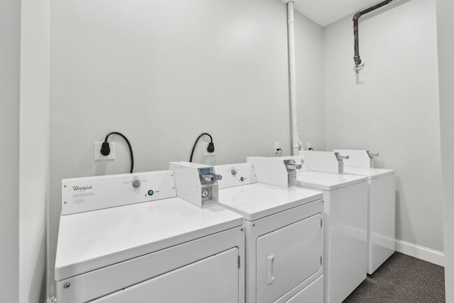 Building Photo - "610" on Congress St: New Studio Apt. 1BA ...