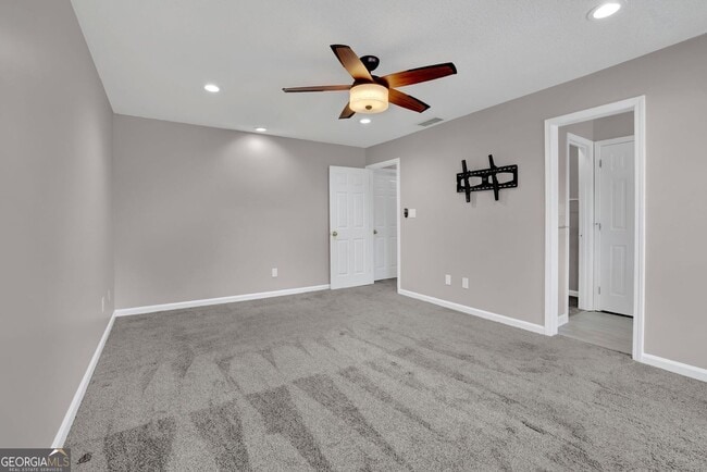 Building Photo - 255 Triple Oaks Dr