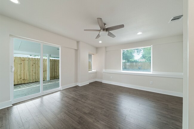 Building Photo - Beautiful newly remodeled 3 bd | 2 ba Available NOW! Located 10 min from Alamo Quarry!