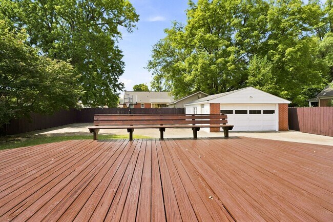 Building Photo - 912 Beechwood Rd