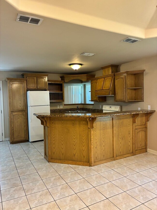 Building Photo - 1206 S Palm Dr