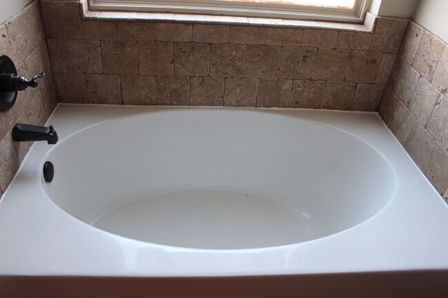 Building Photo - Southwest home, close to hospital, shopping, restaurants and easy access to FT Sill