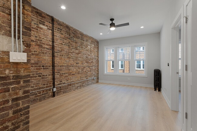 Building Photo - 6946 N Wolcott Ave