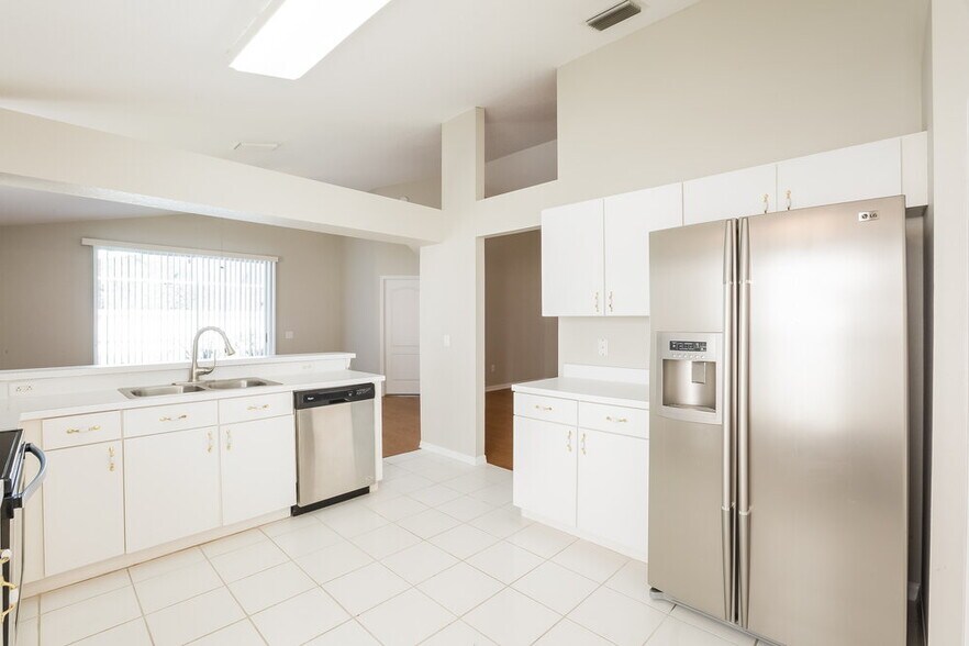 Building Photo - 9306 Hidden Water Cir