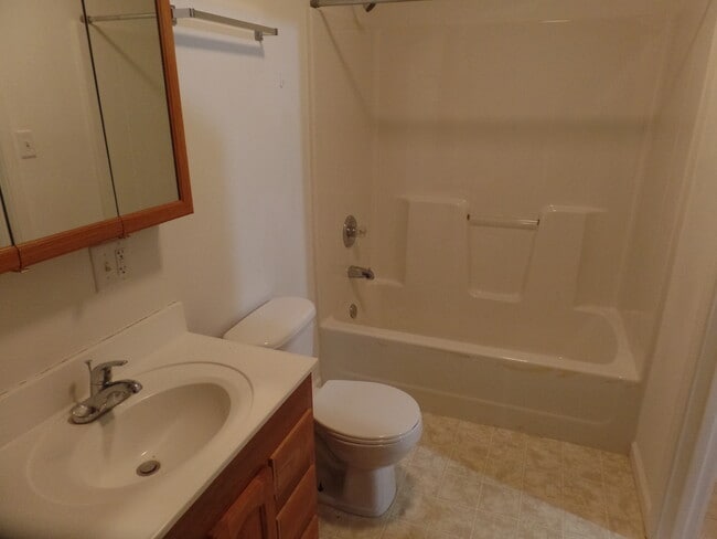 Building Photo - HERM 5505