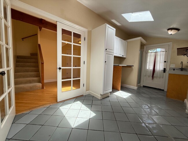 Building Photo - Fantastic Home in New Monterey Near DLI