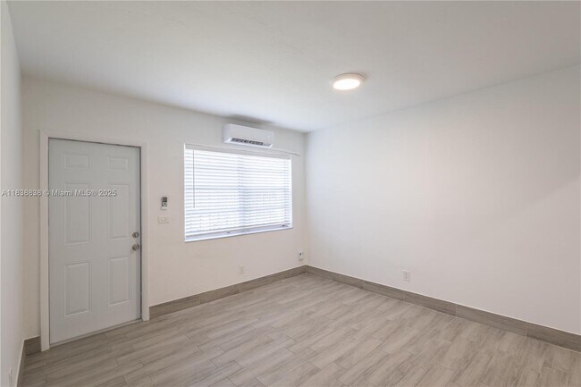 Building Photo - 7012 NW 5th Pl