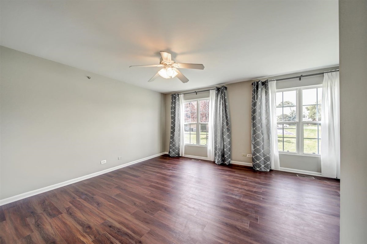 Building Photo - 5S530 Scots Dr