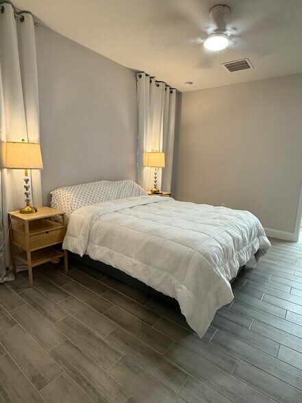 Master Room - 1165 Eden Dr