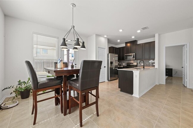 Building Photo - 217 Summit Dr