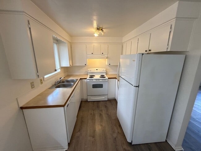 Building Photo - 1594 Tripp St SE