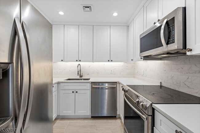 Building Photo - 207 Shearwater Ct W
