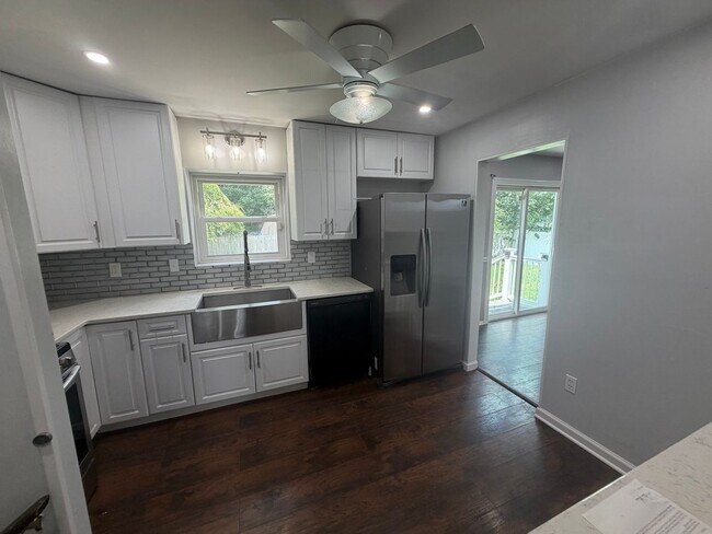 Building Photo - Renovated 3BR Split-Level on a Spacious Corner Lot with Garage in Toms River
