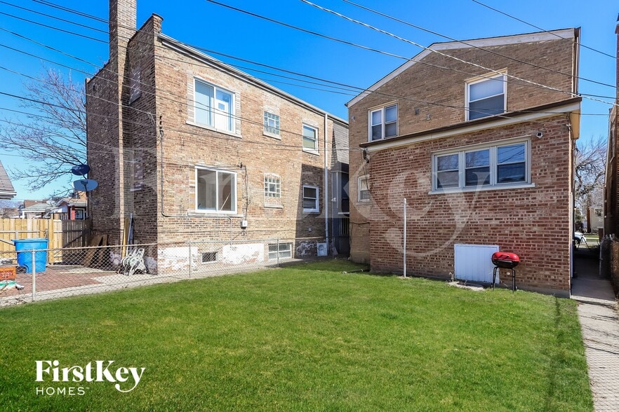 Building Photo - 6204 S Kildare Ave