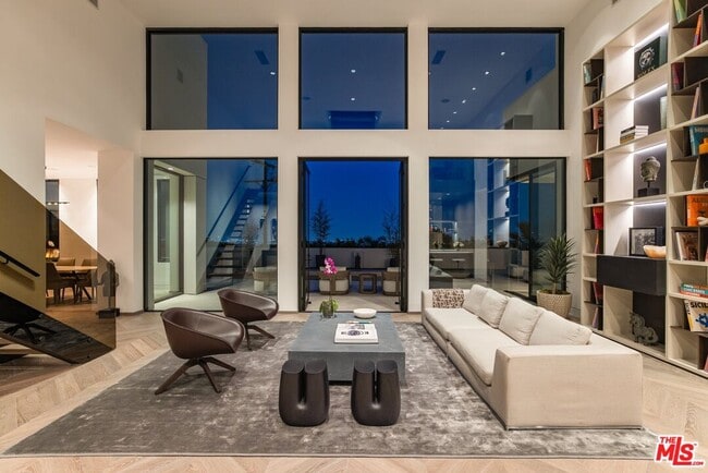 Building Photo - 9405 Sierra Mar Pl