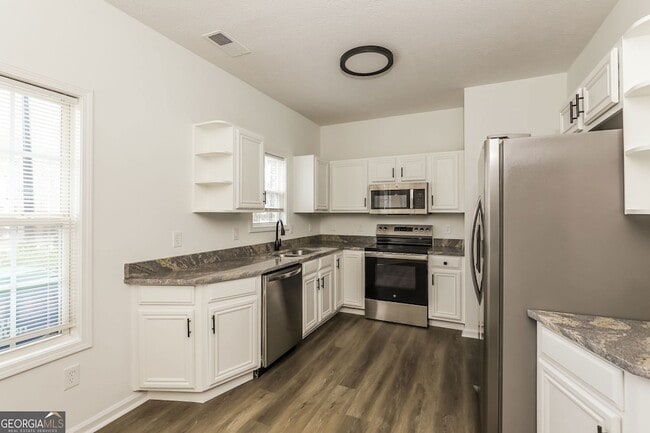 Building Photo - 2555 Flat Shoals Rd