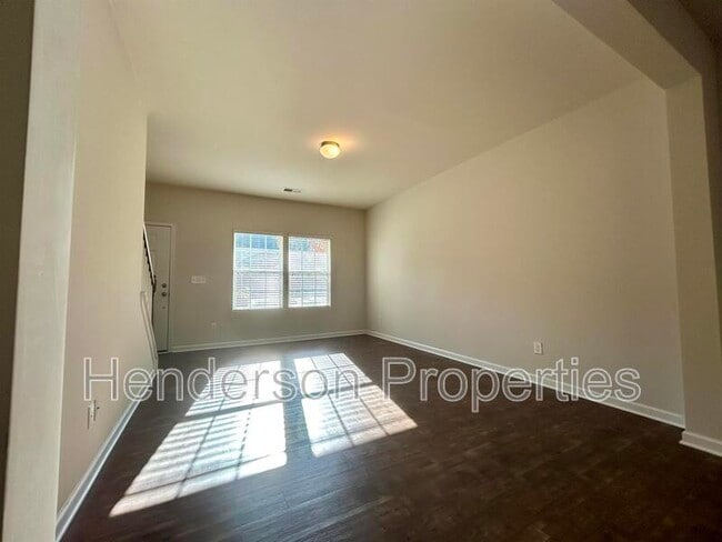 Building Photo - 303 Village Creek Way