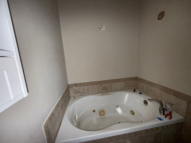 Building Photo - Charming 3-Bed / 2-Bath Home in Muscle Shoals