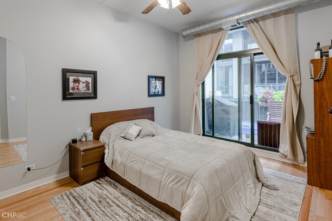 Building Photo - 843 W Monroe St